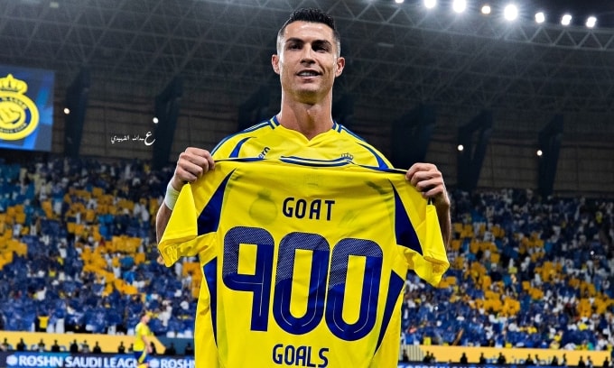 Ronaldo được Al Nassr vinh danh trước trận, với dòng chữ GOAT (Cầu thủ vĩ đại nhất mọi thời). Ảnh: TNT Sports